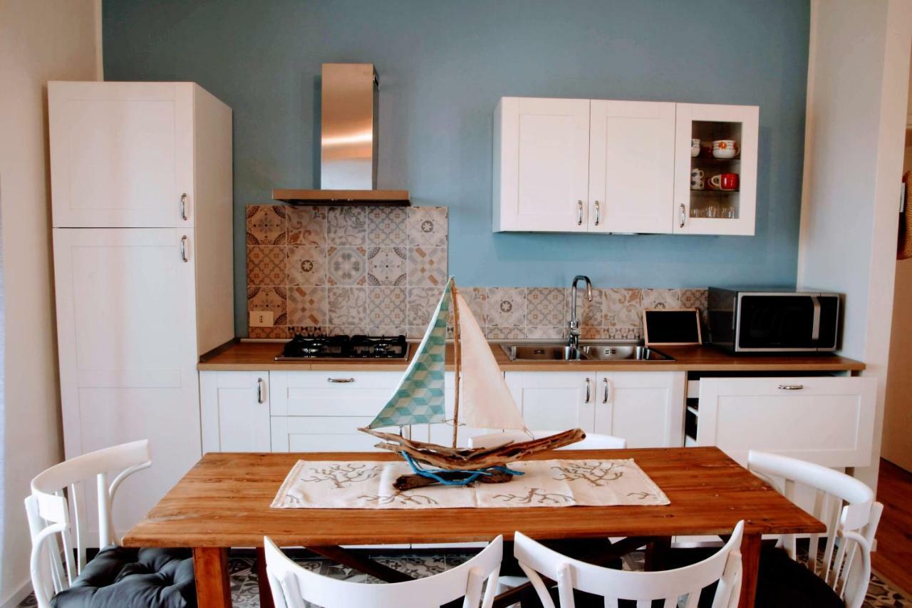 Grande Casa Al Mare Le Verande Санта Мария Наварезе Екстериор снимка