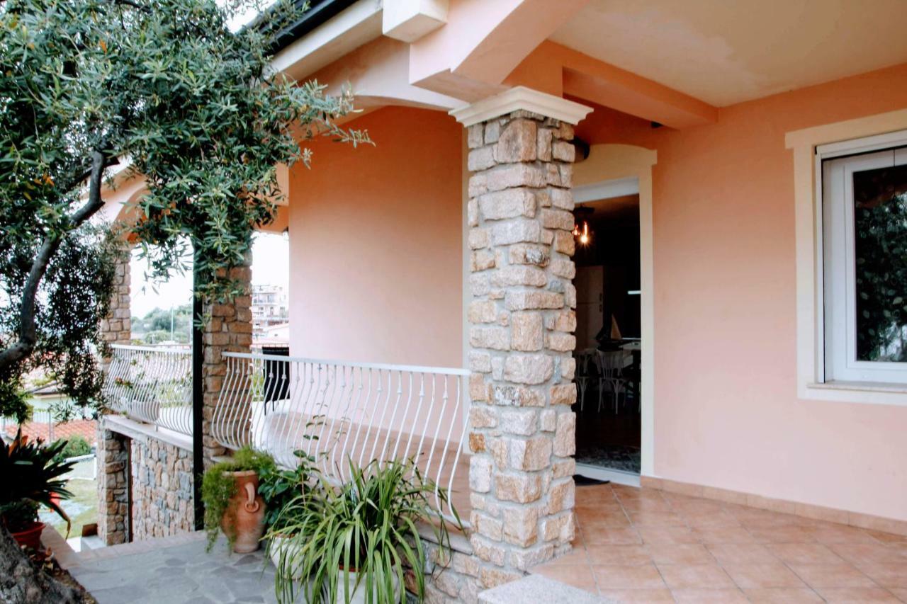 Grande Casa Al Mare Le Verande Санта Мария Наварезе Екстериор снимка