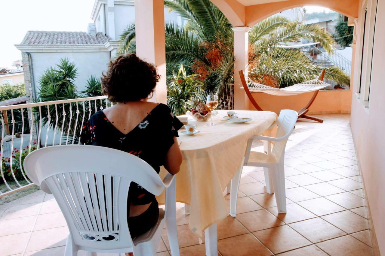 Grande Casa Al Mare Le Verande Санта Мария Наварезе Екстериор снимка