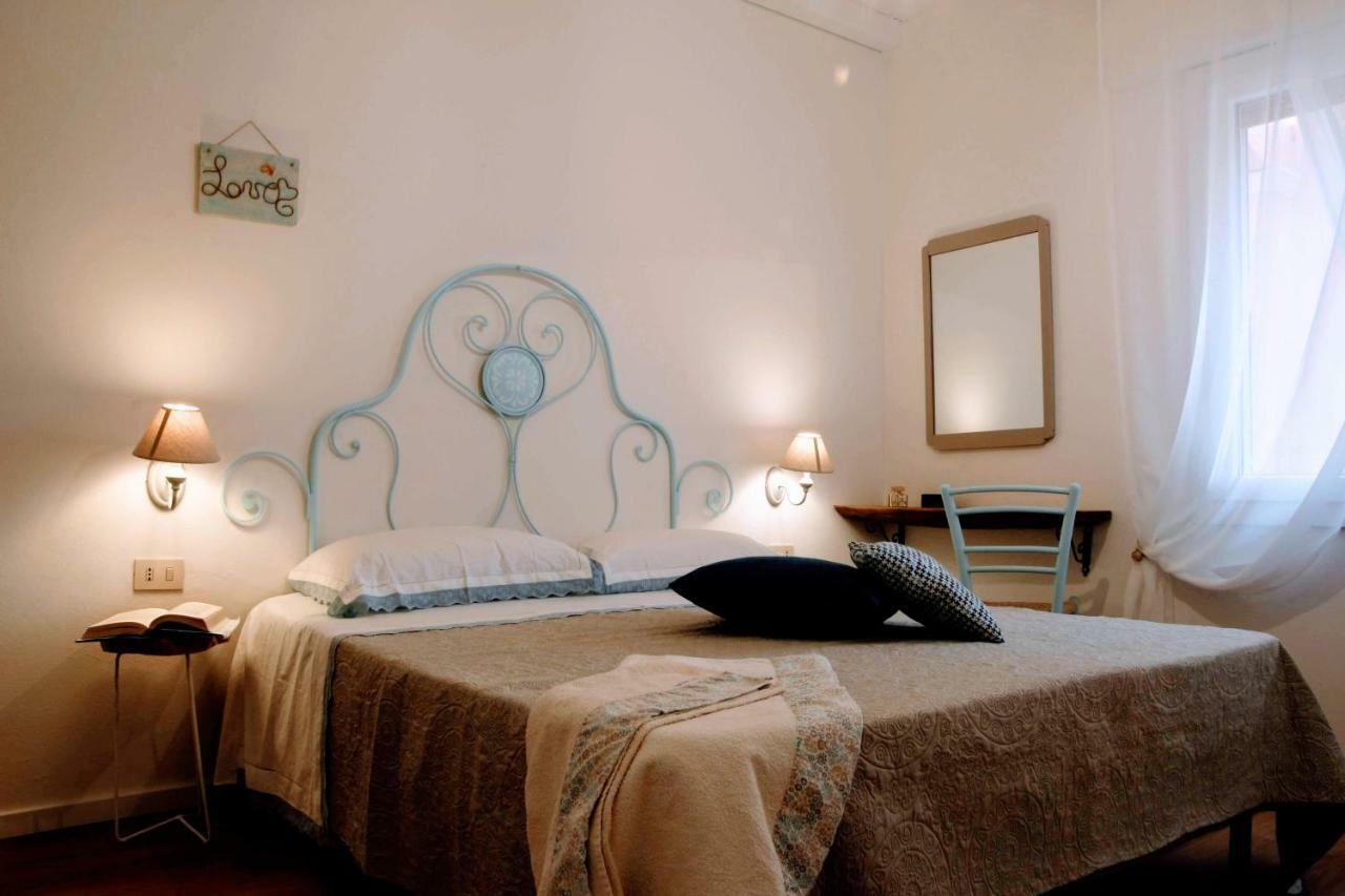 Grande Casa Al Mare Le Verande Санта Мария Наварезе Екстериор снимка